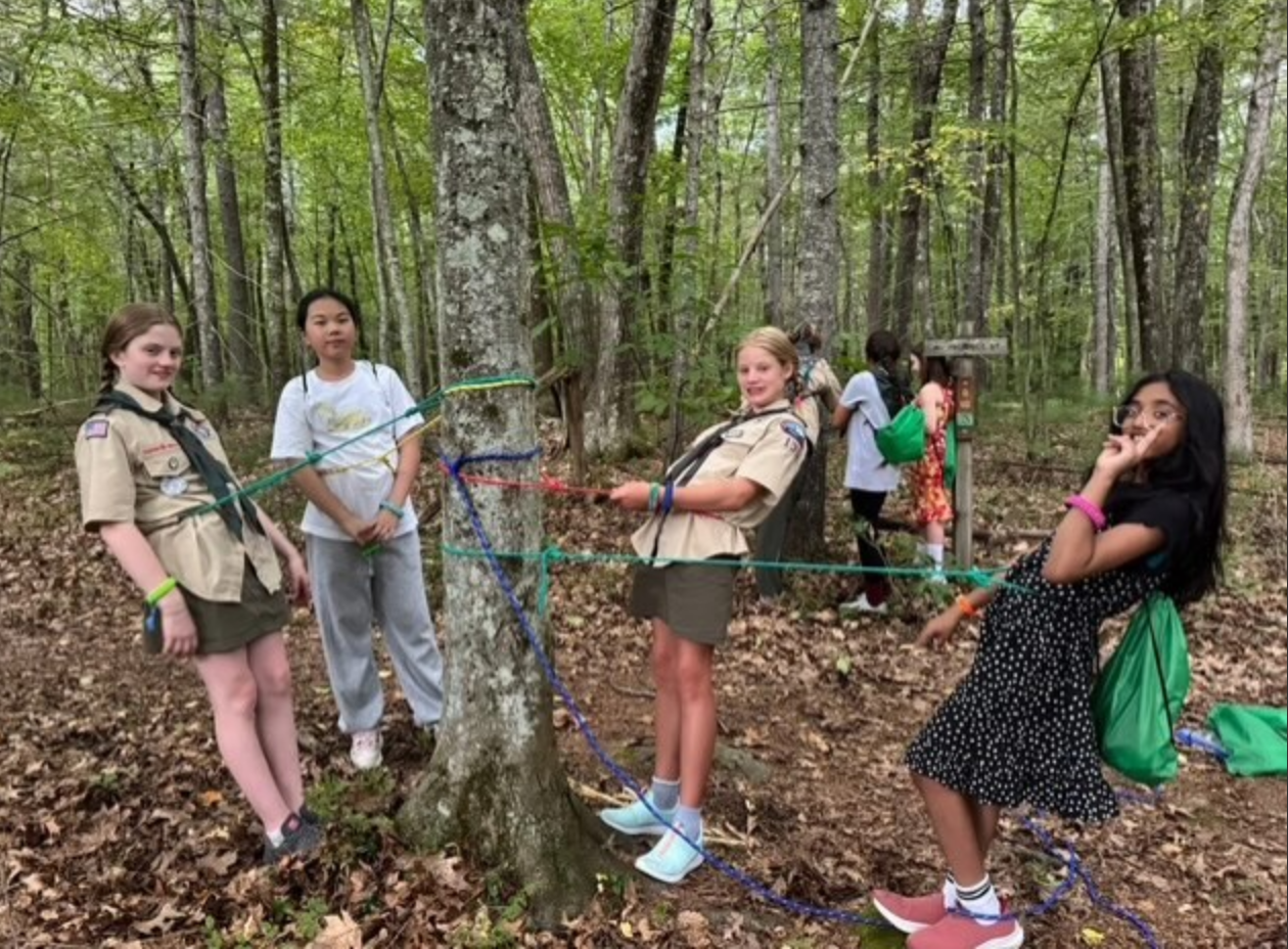 /img/girls-orienteering-ice-cream-2025/2025-09-16girls-hike01.png